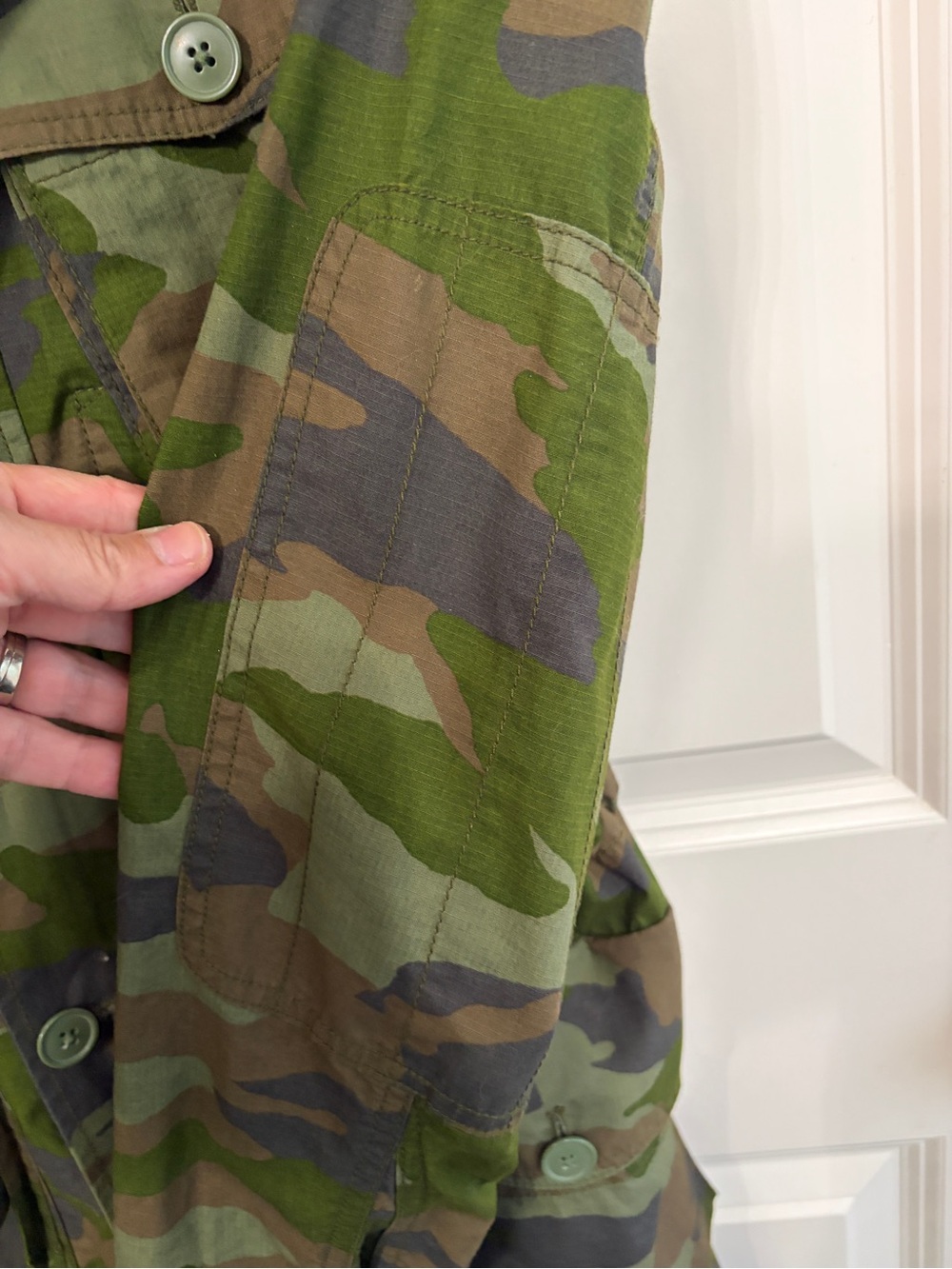 Like new size XS J. Crew Green Camouflage Utility Jacket.Pockets, hood, vintage - Picture 13 of 13